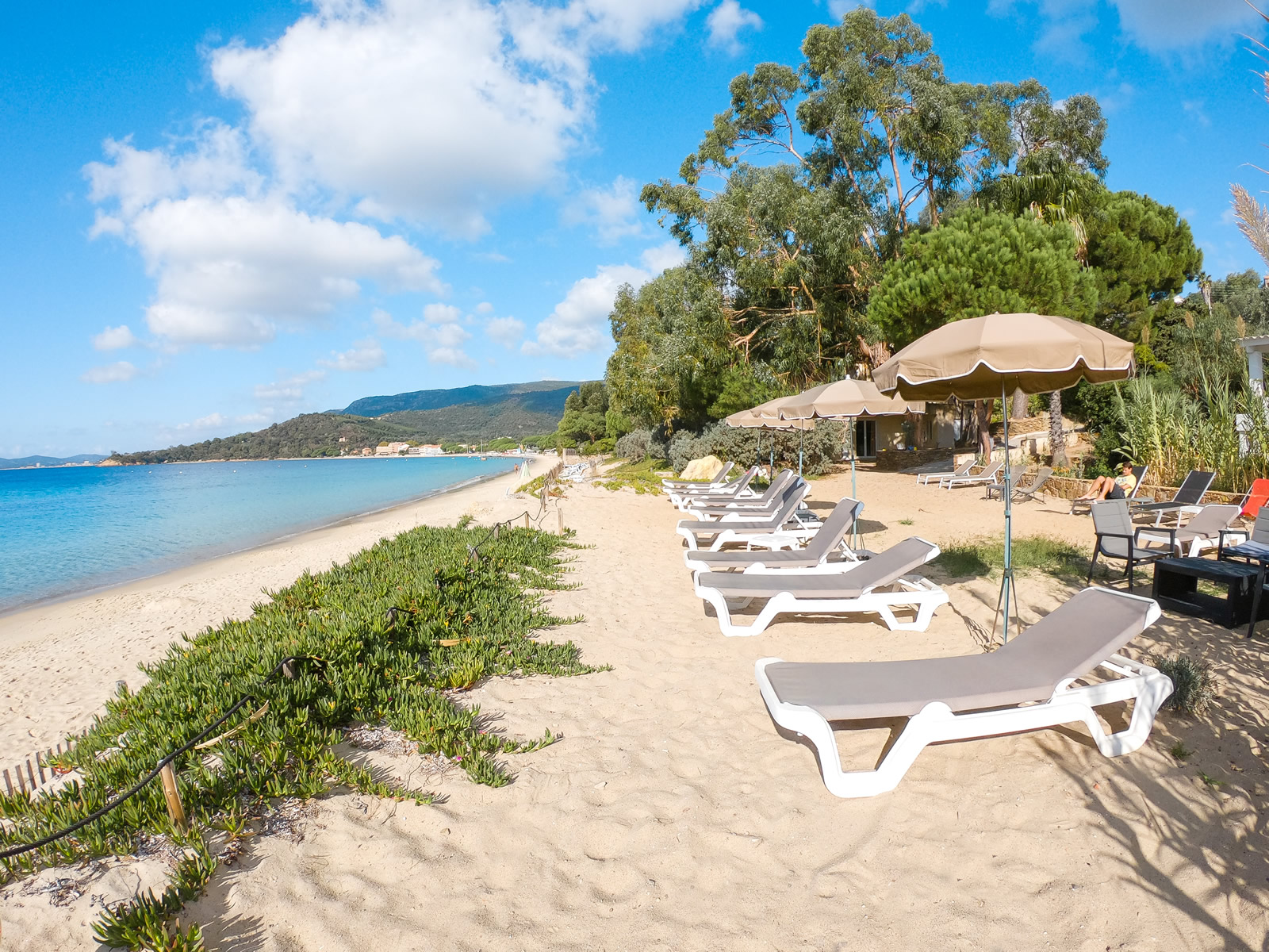 Location villa cavaliere lavandou pieds dans l'eau